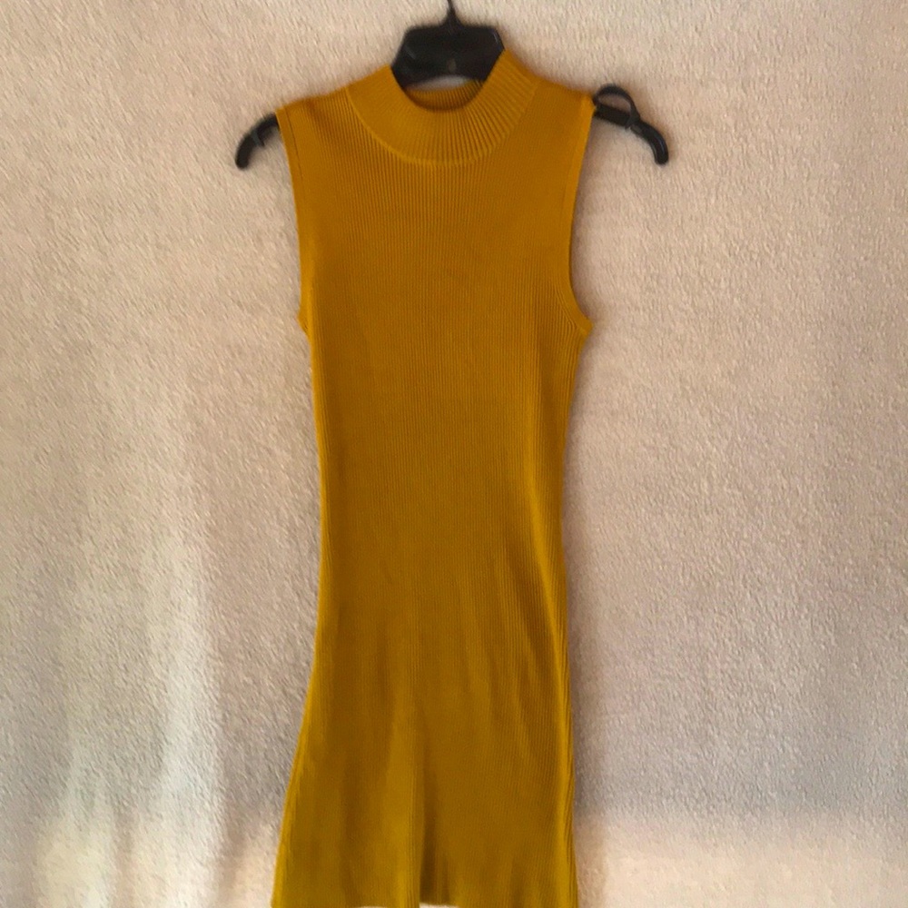 Cute fitted sleeveless mini - medium